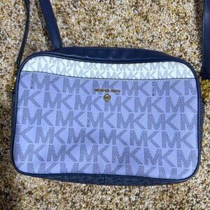 Michael Kors Jet Set Charm Crossbody